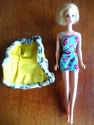 Buy BARBIE RARE JAPAN 60's Mini DRESS FLOWER + YELLOW FUR RAIN COAT!!! Vintage • 21.45£