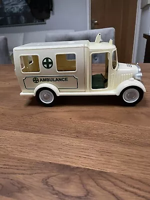 Buy Sylvanian Families Ambulance • 18£