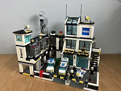 Buy Lego City Police Station 7744 • 44.50£