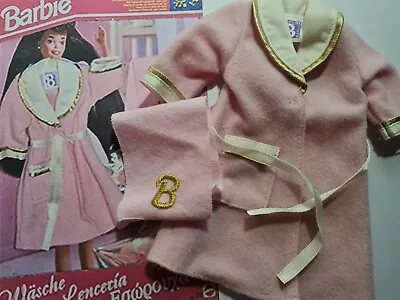 Buy Barbie Mattel Fancy Frills Fashion Avenue #12173 Genuine Pink Bathrobe  • 15.44£