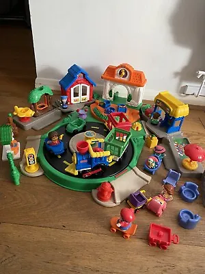 Buy  Fisher Price Little People Discovery Village Roundabout Bundle • 60£