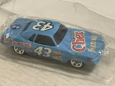 Buy 1/64 Hot Wheels 1970 Plymouth Barracuda Petty 43 NASCAR Chex Party Mix • 2.99£
