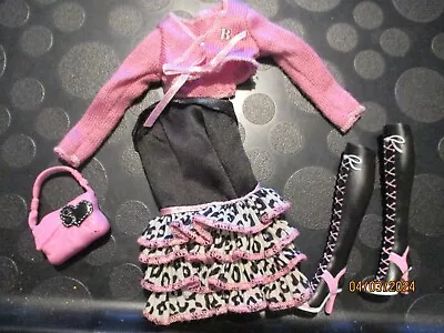 Buy Barbie: Fashion Fever Outfit (2) • 40.01£