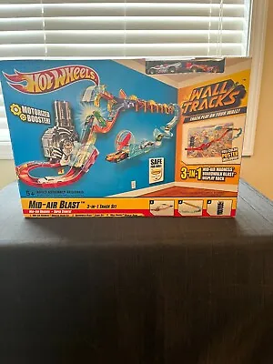 Buy Hot Wheels Mid-Air Blast + 2 Vehicles Motorized Booster - Brand New -Sealed 2012 • 48.15£