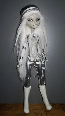Buy 1 Monster High Doll GHOULIA YELPS New Face-Up/White Hair Silver Warrior • 87.52£