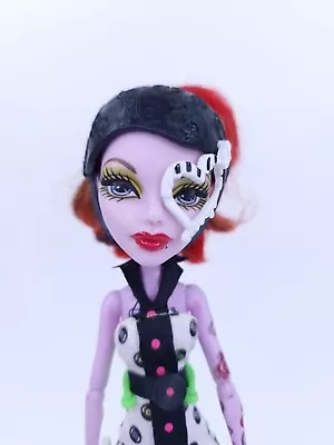 Buy Monster High Doll Operetta Skultimate Roller Maze Skating With Stand • 25.27£