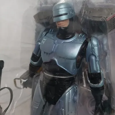 RoboCop - NECA - Figurine articulée Robocop (avec jetpack) 18cm