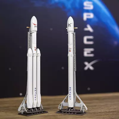 Buy Hot Toy 1:300 Scale SpaceX Falcon9 Falcon Heavy With KSC-39A Painted Rocket • 107.93£