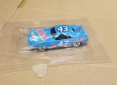 Buy Hot Wheels '70 Plymouth Barracuda #43 Richard Petty/Chex Party Mix , 1:64 - New • 11.75£