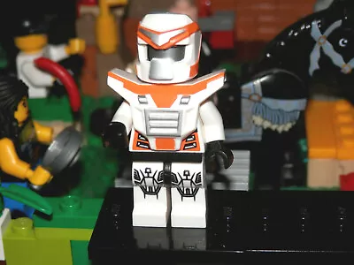 Buy Lego Minifigures - Series 9 -  The Battle Mech - Lego Mini Figure With Base • 4.45£
