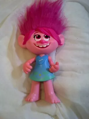 Buy Hasbro DreamWorks Poppy Singing Troll  Trolls Just Wanna Have Fun  (9  Tall) • 7£
