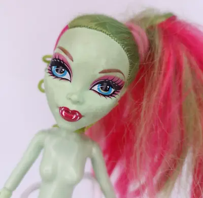 Buy Monster High Venus McFlytrap Doll With Shoes And Jewellery • 15.44£