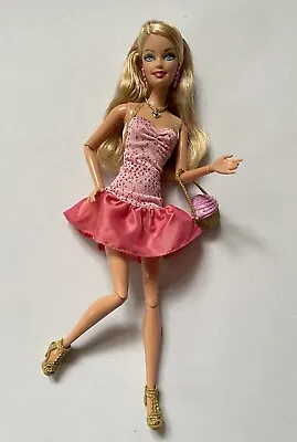 Buy Barbie Fashionistas Fashion Swappin Styles Sweetie • 46.32£