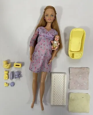 Buy Barbie Happy Family Midge • 78.11£