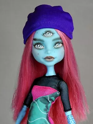 Buy Repaint Monster High Doll - 3 Eyed Goul - CAM - OOAK From Collection • 155.38£