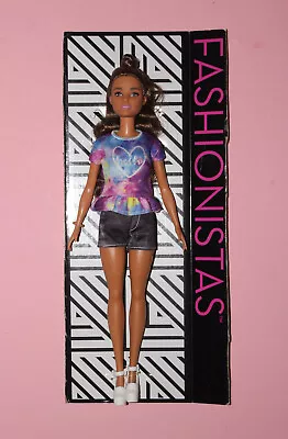 Buy Fashionistas Barbie Doll Small • 10.27£