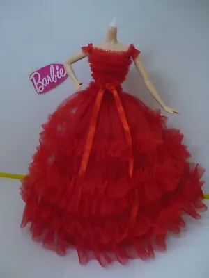 Buy 2018 Barbie Noel Holiday - Muse Collector's Dress Collection • 11.98£