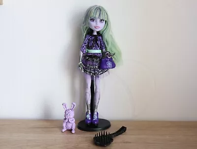 Buy Monster High Twyla Wave / 13 Wishes • 37.07£