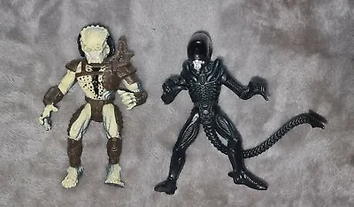 Buy Kenner Vintage Aliens Vs Predator Figures • 25£