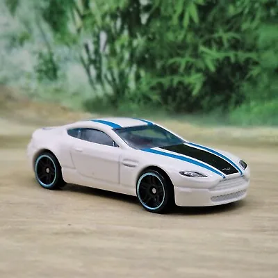 Buy Hot Wheels Aston Martin V8 Vantage Diecast Model 1/64 (7) Excellent Condition • 6.20£