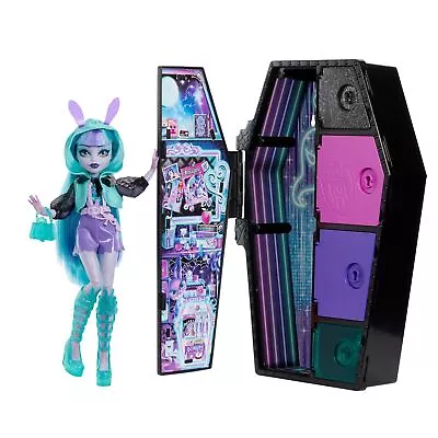 Buy Monster High - Skulltimate Secrets - Neon Frights - Twyla (Series 3) /Toys • 38.90£