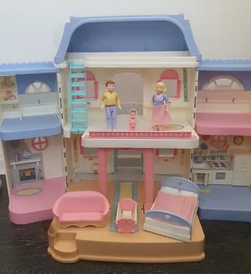 Buy 1997 Fisher Price Dolls Grande House Mansion Family Figures Baby Mummy Daddy Bed • 100£