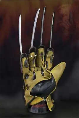 Buy 22746 Nightmare Freddy Glove Replica (1984 • 153.71£