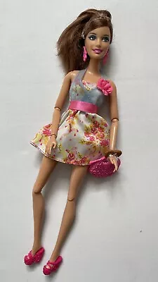 Buy Barbie Fashionistas Fashion Teresa • 19.56£