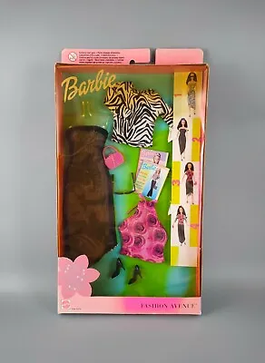 Buy Barbie - Fashion Avenue Clothes Pack - Quick Change Reversible Outfit - 2001 • 27.99£
