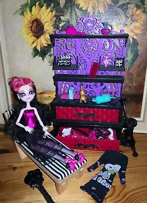Buy 1 Monster High Doll Draculaura Fashion Set With Furniture, Accessories + Outfits  • 56.43£