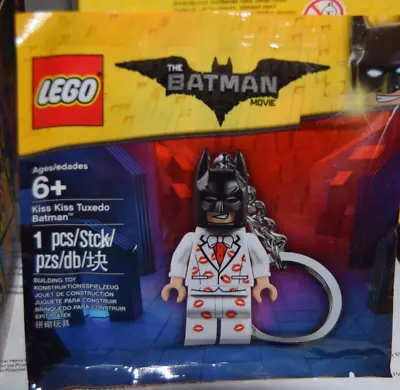 Buy LEGO THE BATMAN MOVIE - 5004928 Kiss Kiss Tuxedo Batman Keychain • 3£