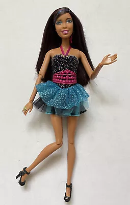 Buy Barbie Fashionistas Nikki • 30.88£