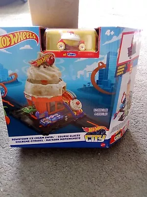 Buy ​Hot Wheels City Downtown Ice Cream Swirl (Parlour) Set With 1 Car Included • 22£