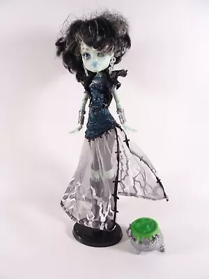 Buy Barbie Monster High Doll Frankie Stein Ghouls Rules With Doll Stand (12482) • 23.19£