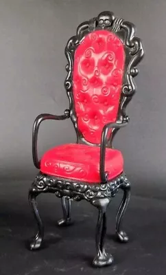 Buy Mattel Monster High Accessories - Clawdeen Chair - Red/Black Gothic • 10.29£