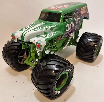 Buy Monster Jam Monster Truck Grave Digger 30th Anniversary Edition Green 1:24 Scale • 14.99£