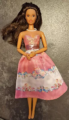 Buy 90s Teresa Hispanic Barbie • 8.55£