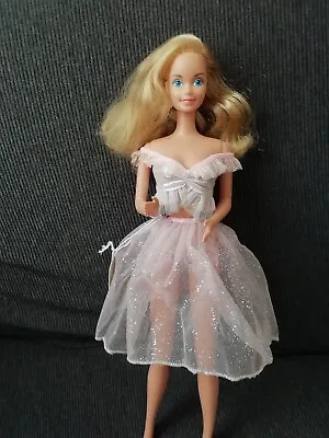 Buy 1986 Barbie Gift Giving • 12.36£