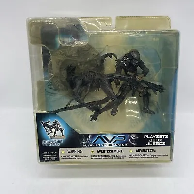 Buy NEW! Alien Vs. Predator AVP CELTIC PREDATOR Throws Alien Action Figure Playset • 44.99£