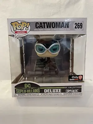 Buy Funko Pop DC - Catwoman Deluxe (269) • 25£