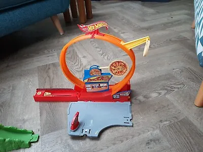Buy Hot Wheels Speedy Pizza Loop Spring Launcher • 4.99£