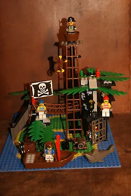Buy LEGO Pirates: Forbidden Island (6270)  Missing A Couple Of Bits Chipped Base • 39.99£