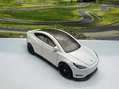 Buy Hot Wheels Tesla Model Y White • 3£