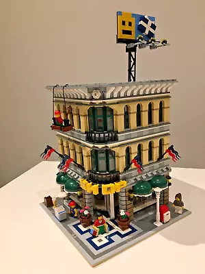 Buy LEGO Creator Expert: Grand Emporium (10211) - Modular Building Series - Minifigs • 229.01£